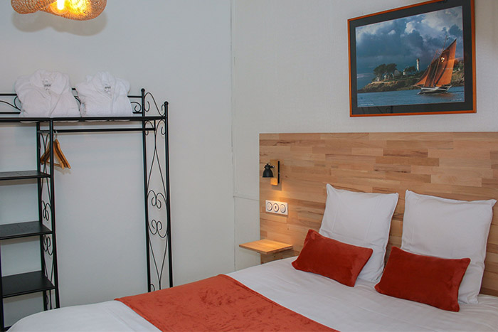 hotel-petit-montmartre-dinard-chambre7b